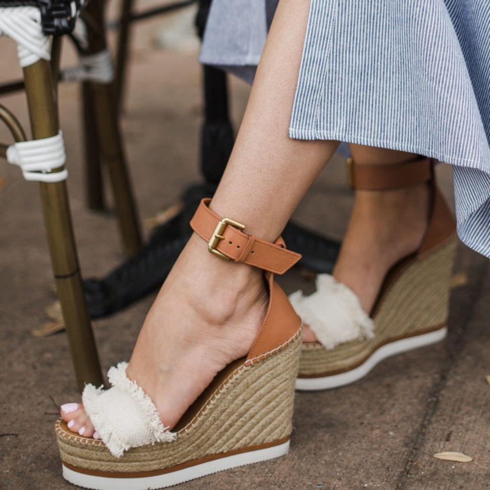 Cute See by Chloe Frayed Wedge in Natural
